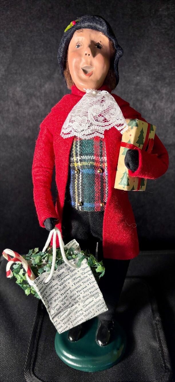 Byers Choice Caroler Traditional Shopper #83 of 100 Signed - 2006